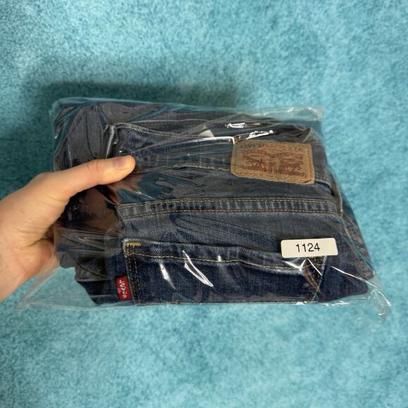 Levi's 505 Jeans Women's Size 28x30 Blue Denim Mid Rise Straight Leg - Picture 14 of 14